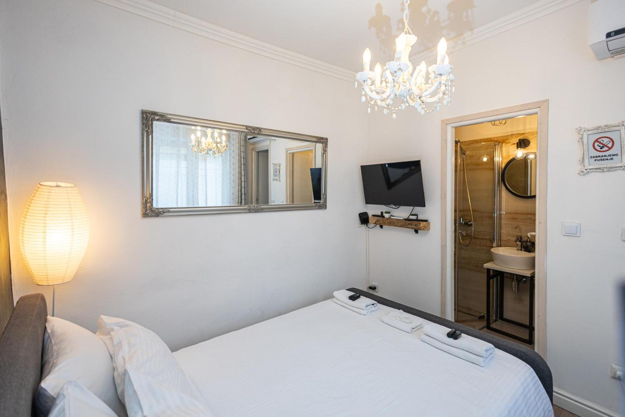 Old Town'S Nest Apartment ซาราเยโว ภายนอก รูปภาพ